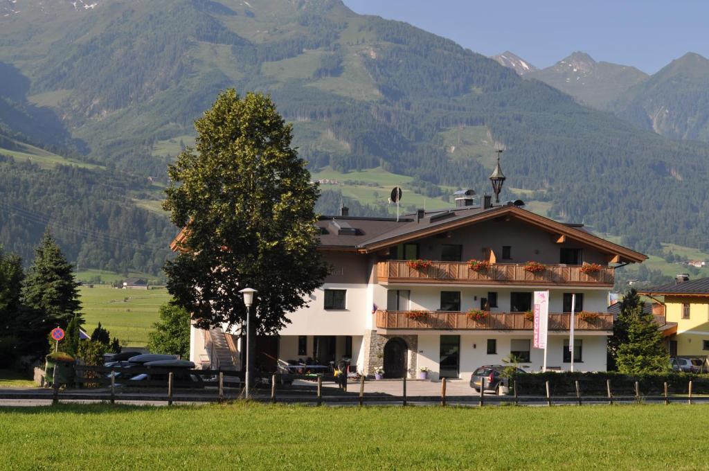 Haus *